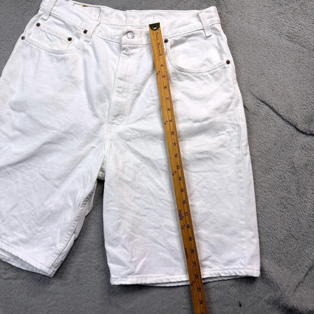 Vintage Levis 560 White Denim Shorts Mens W34in. Loose Fit Made in USA 90s